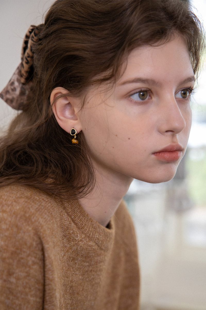 Black and brown gemstone drop earring