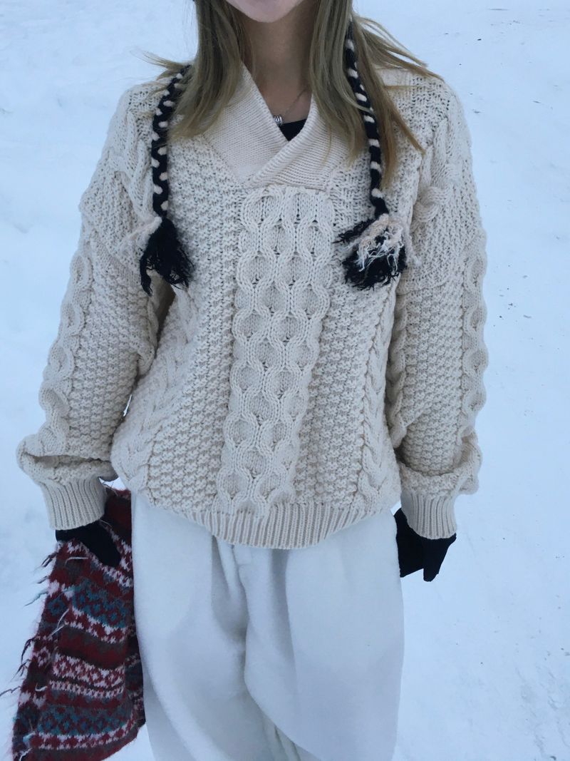 Cream Twist Collar Loose Knit (1c)