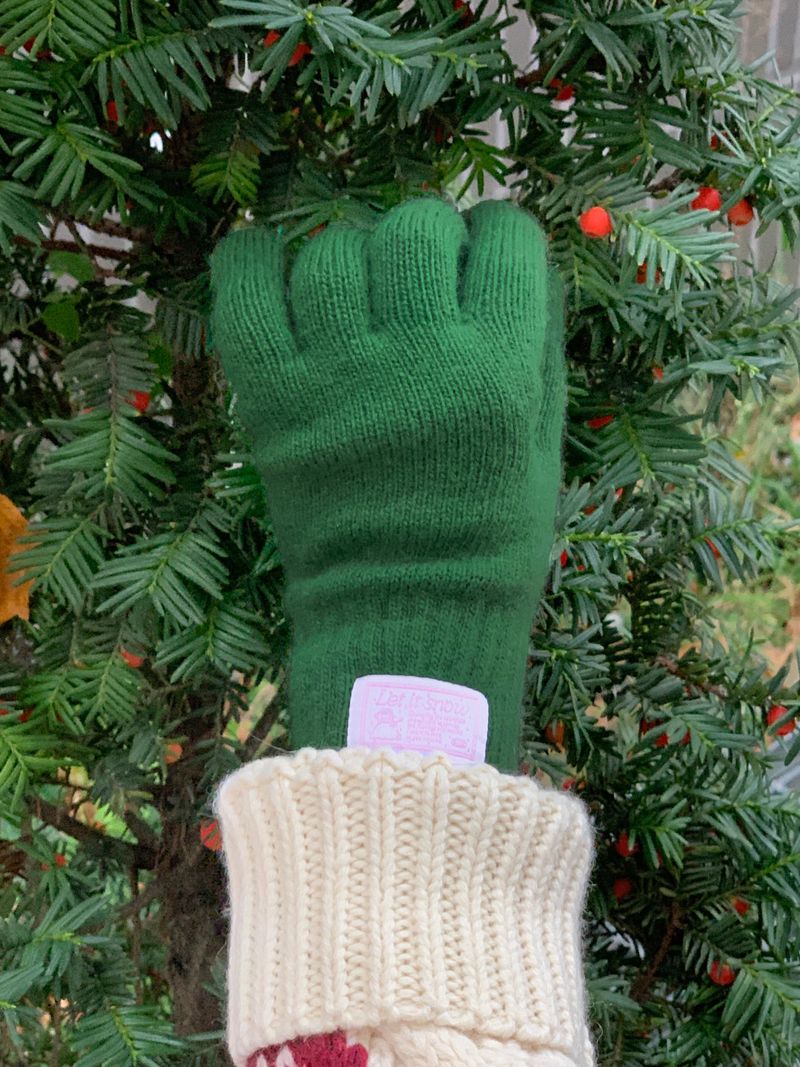 Let It Snow Label Gloves (Green)