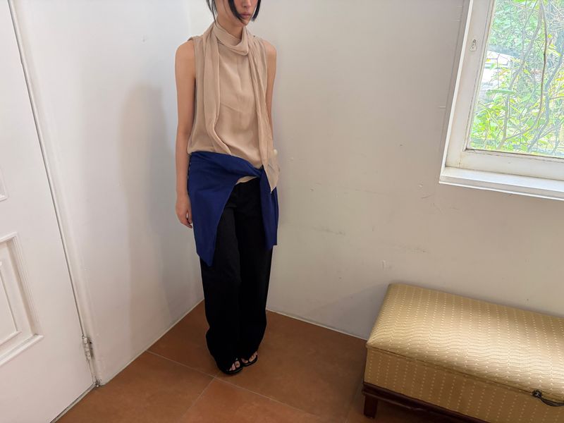 line curve pants