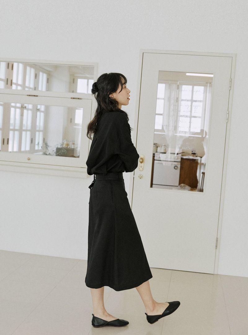 button skirt black