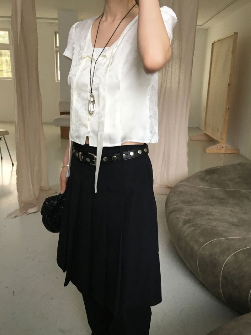 Jacquard tie puff blouse