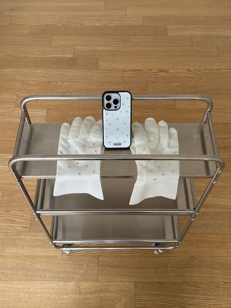 cubic stud case (white)