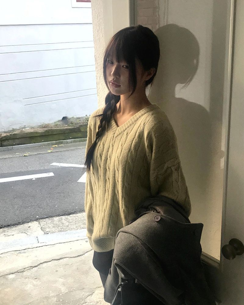 Noyu Loose Wool Cable-knit V-neck Sweater