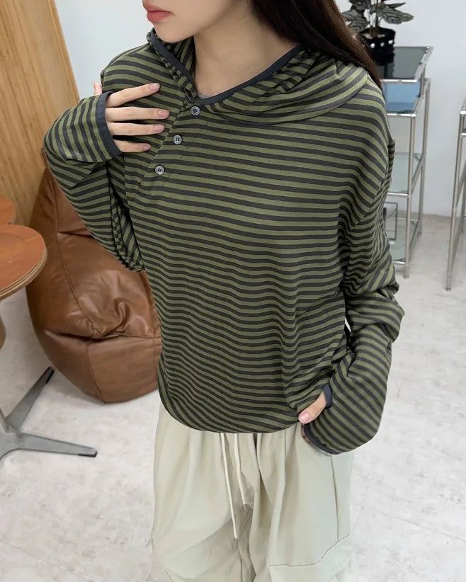 SATIIIZ（サティーズ）の「Peir Button Striped Hoodie（Tops）」