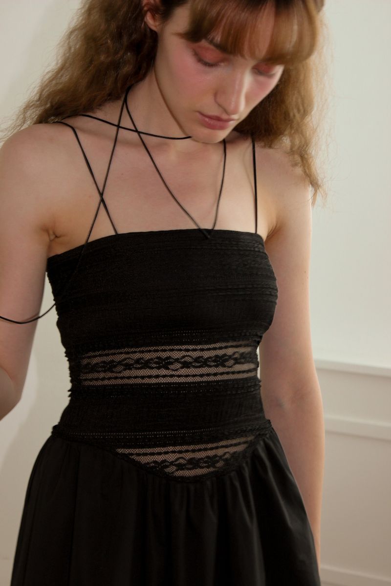 Yuheelee（ユヒリ）の「LACE TUBE TOP MIDI DRESS / BLACK（Dresses）」