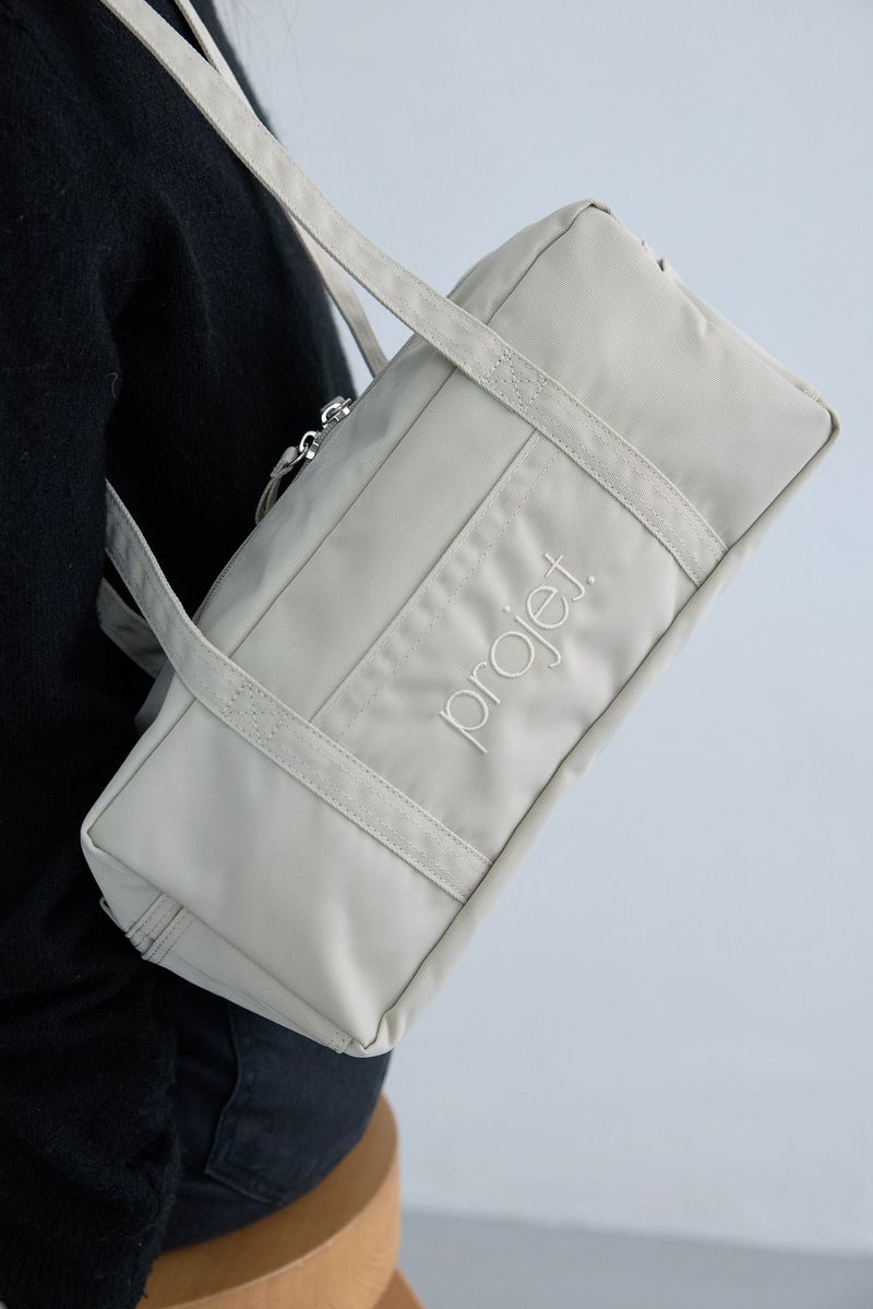 compact duffle bag (light beige)
