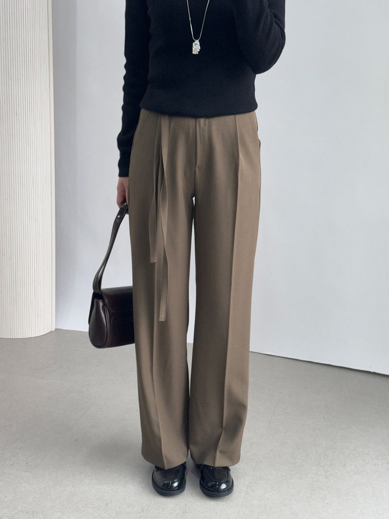 Lucen Strap Pintuck Semi-Wide Slacks Pants