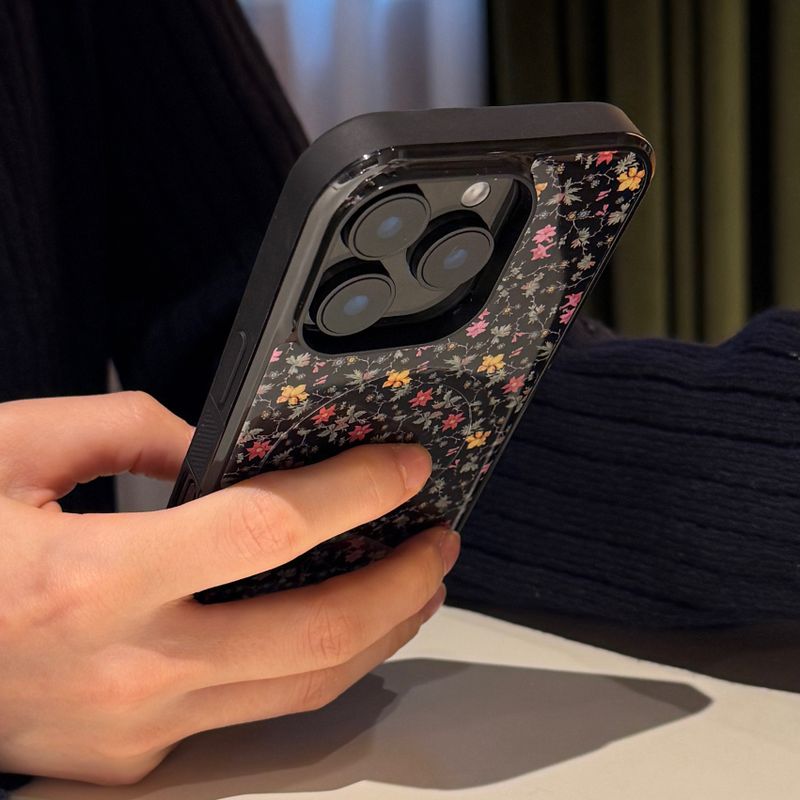 SOYOUMASIL（ソユマシル）の「[+Magsafe] ブルームカラーブラックエポキシバンパーケース（スマホグッズ/小物）」