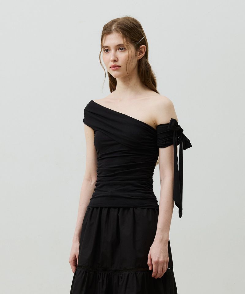 RIA ONE-SHOULDER SHIRRING TOP / BLACK