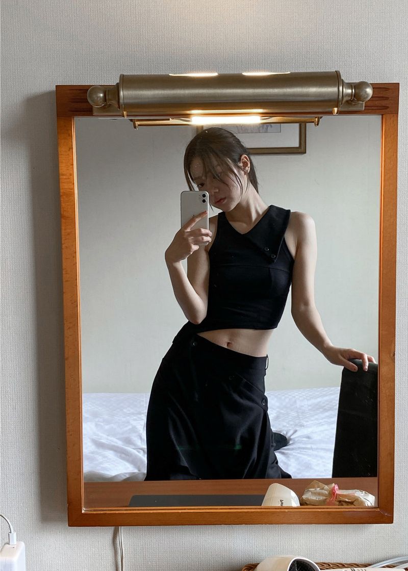 BLADE COLLAR SLEEVELESS