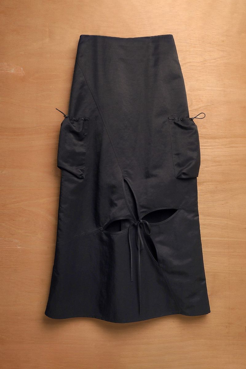 PIA CARGO SKIRT-SLASH BLACK