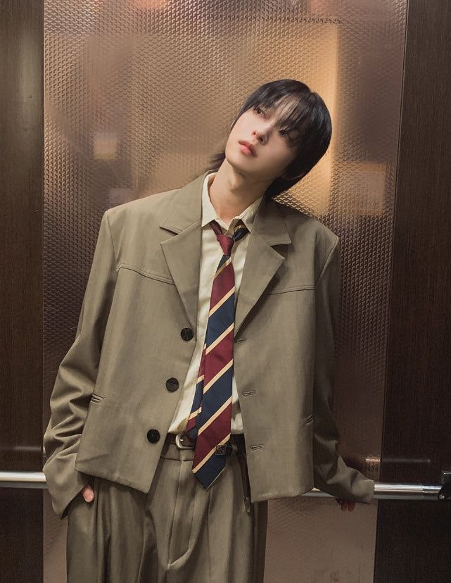 2PLAN(ツープラン)の「エリヤスリーボタンクロップドブレザー(ジャケット/アウター)」