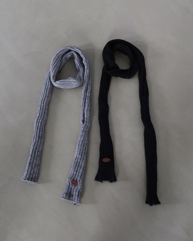V-neck knit patch long muffler