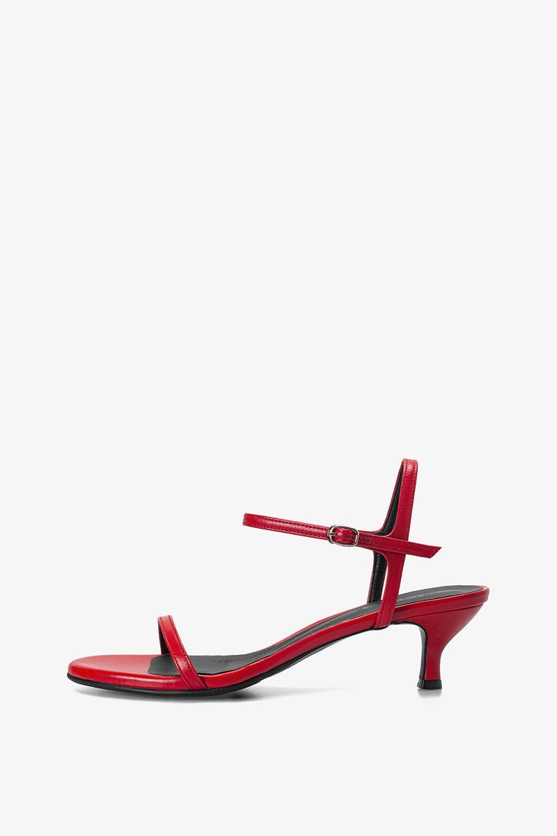 KITTEN STRAP SANDAL IN RED