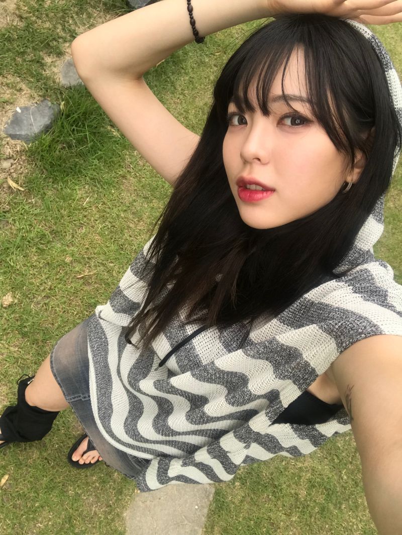 Grunge stripe knit vest