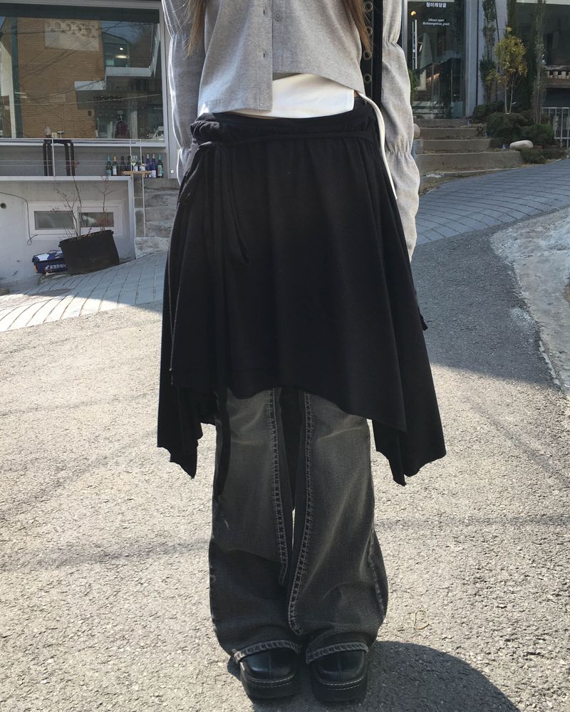 Betty low boots cut pants