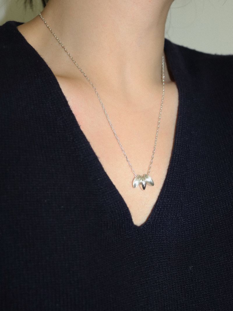 TINY MANGO NECKLACE