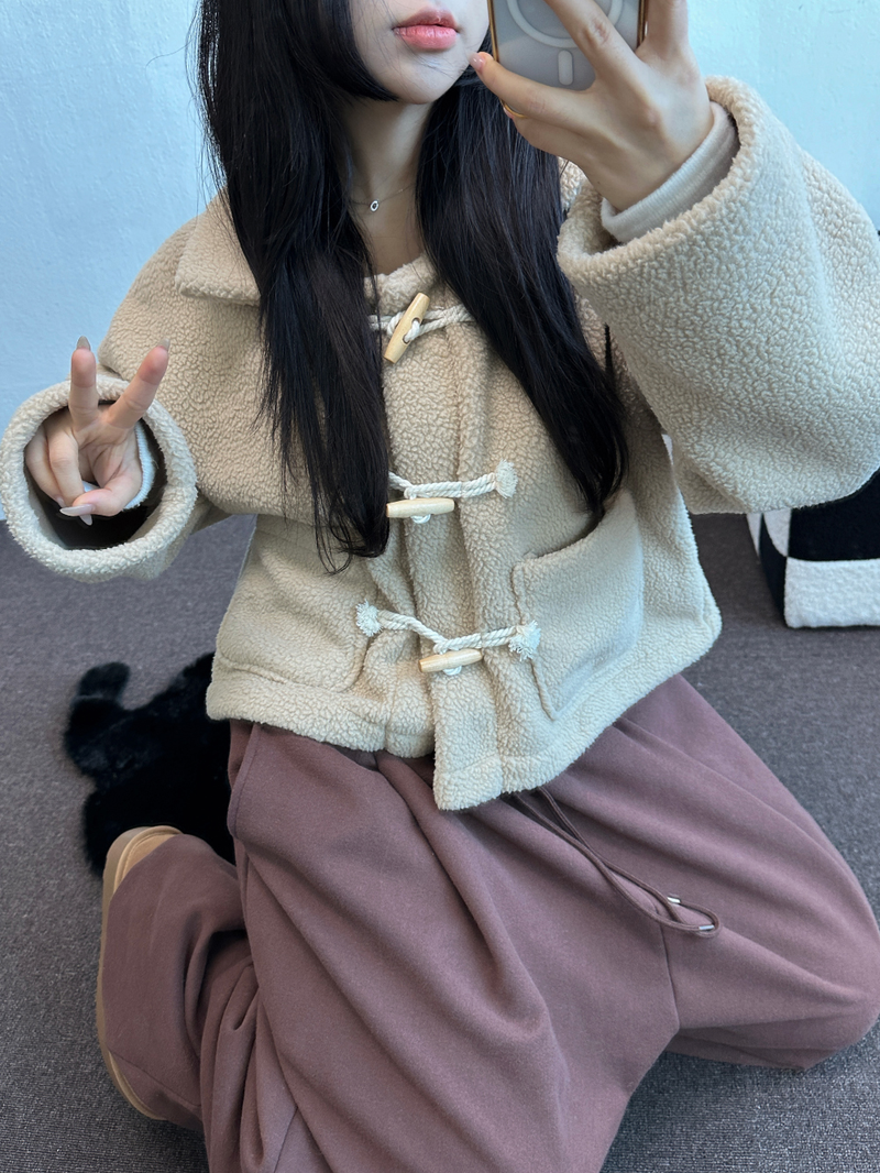 SHEEP FUR SEMI CROPPED TTEOKBOKKI COAT 🤎🤍🧸4COLOR
