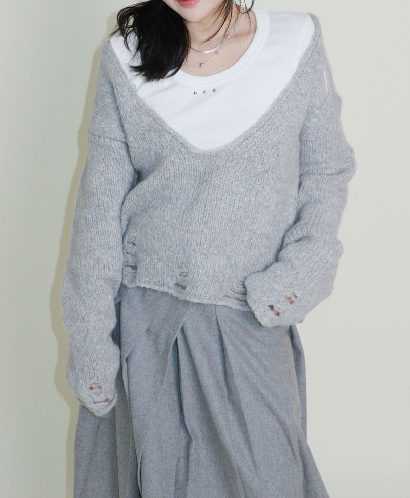 open stud U-neck round long-sleeved T-shirt