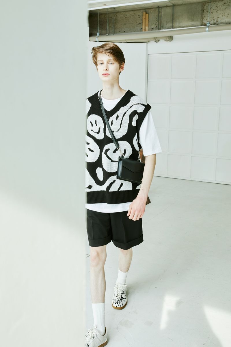 S SY(エスエスワイ)の「STITCH WIDE TURN UP HALF PANTS BLACK(Pants)」