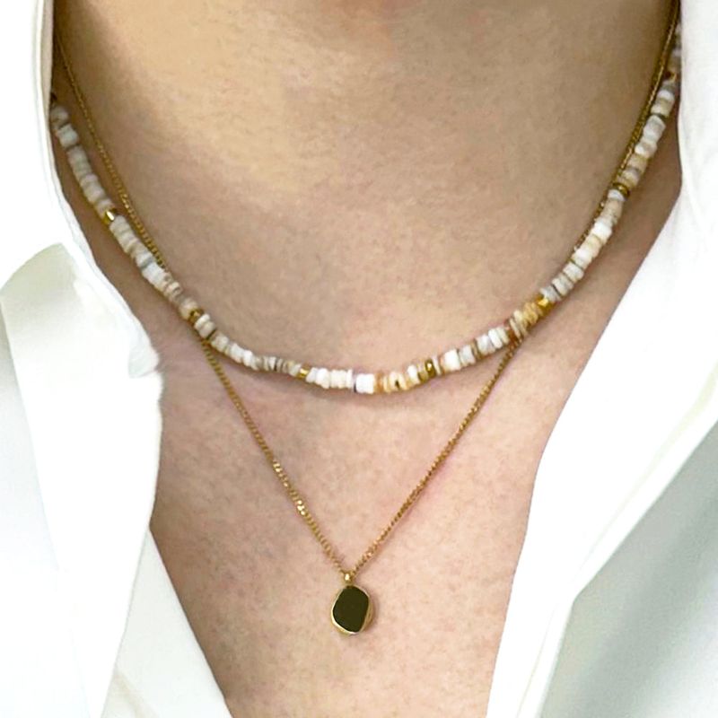 S SY（エスエスワイ）の「[set] natural shell beads & gold pendant necklace（Accessories）」
