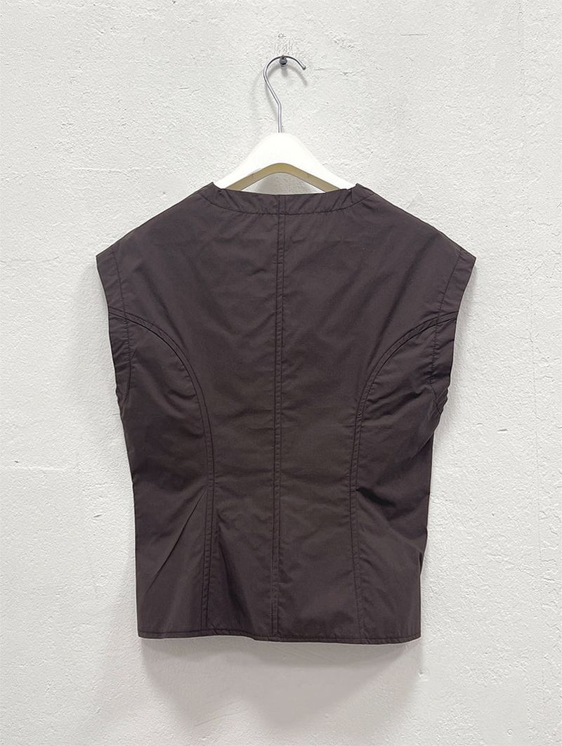SNAP BUTTON SLEEVELESS BLOUSE