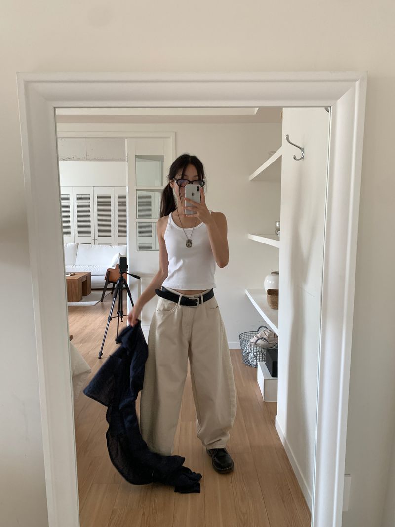 NEEDS SLEEVELESS (4C)