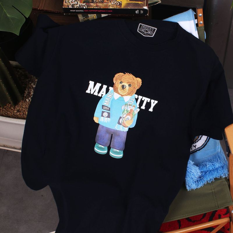driftout(ドリフトアウト)の「CHU-064 MANCITY SUPPORTERS BEAR(Tops)」