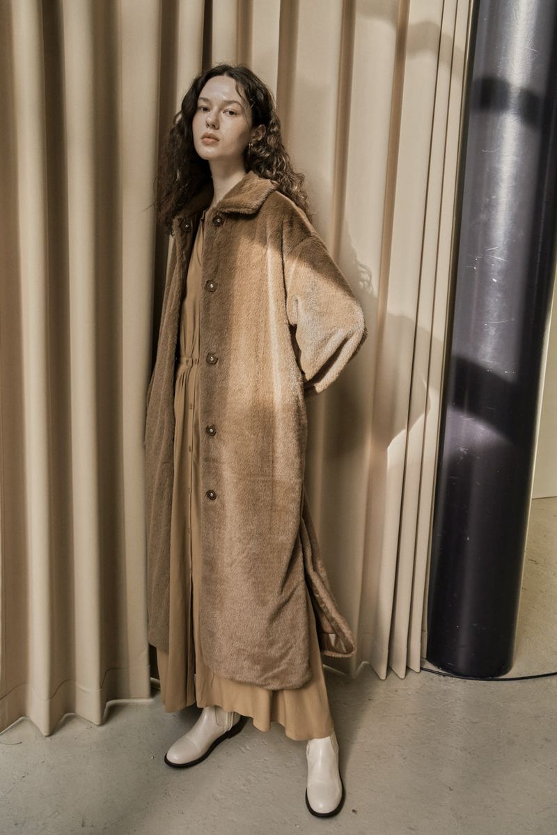 FAKE FUR LONG COAT_BROWN