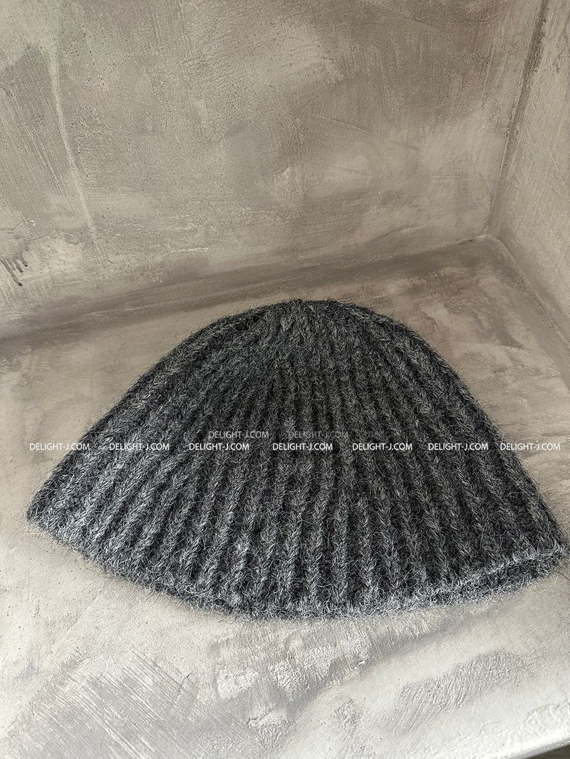 Two-tone beanie, bucket hat
