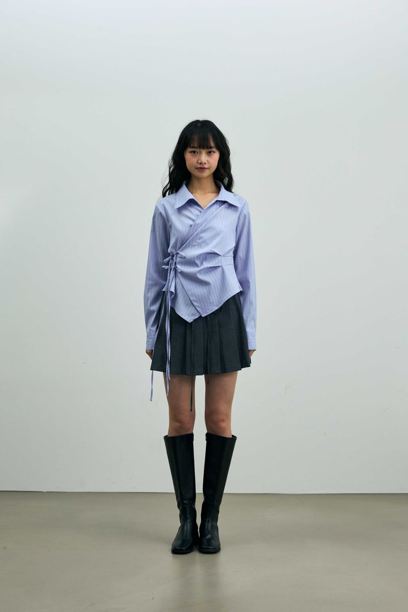 ARIKIM（アリキム）の「EVE STRIPE WRAP SHIRT / SKY BLUE（Tops）」