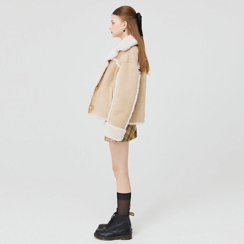 HEART BUTTON SHORT SHEARLING JACKET _ BEGIE