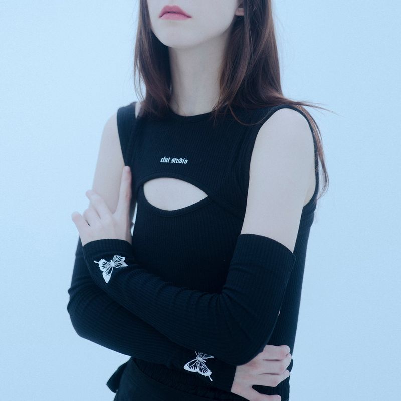 0 5 cut out warmer top - BLACK