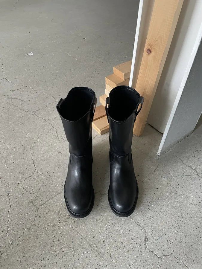 simple leather middle boots