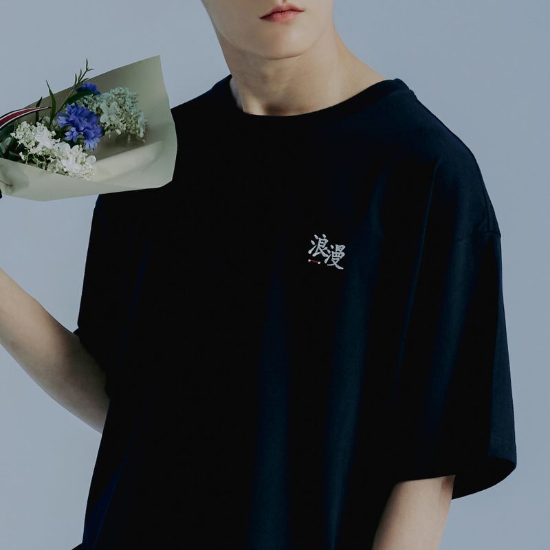 ROMANTIC CROWN(ロマンティッククラウン)の「ROMANTIC SLOGAN TEE SHIRT_NAVY(Tops)」