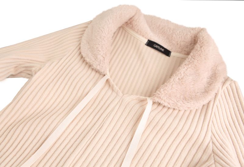 fur collar knit t-shirt beige