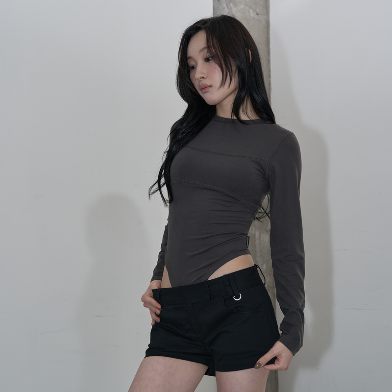 ZIZEMUSEUM（ジゼミュージアム）の「BACK POINT LONG SLEEVE BODYSUIT (CHARCOAL)（Tops）」