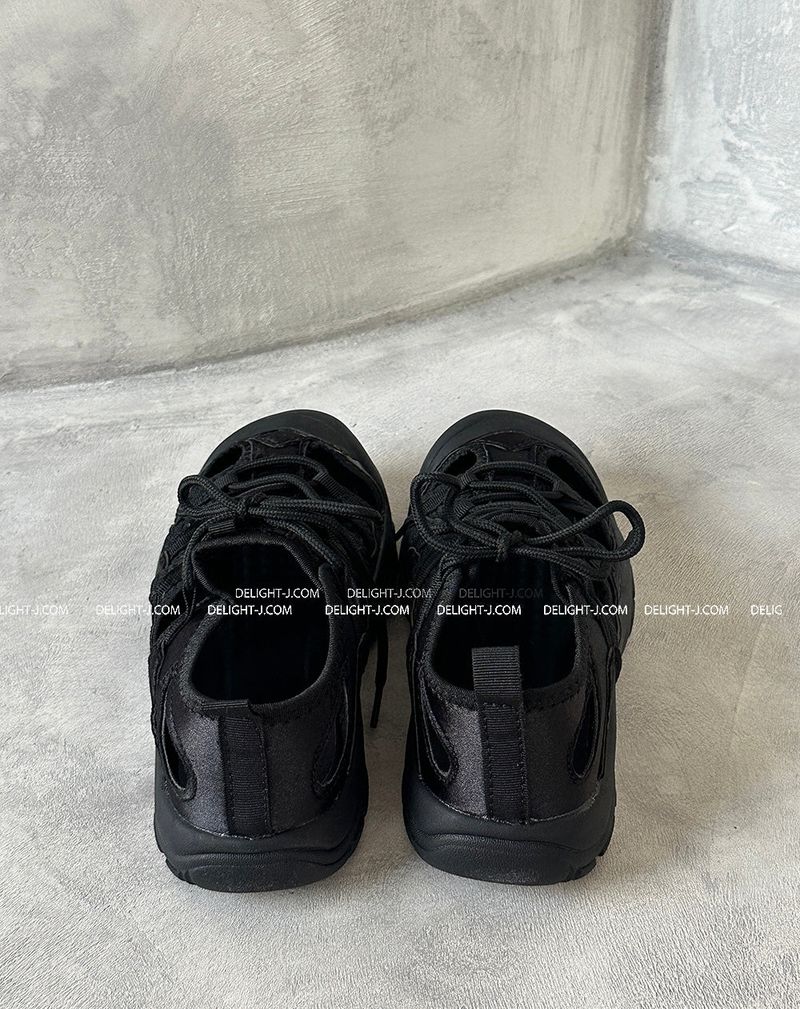 Go-core Slit Sandals Sneakers