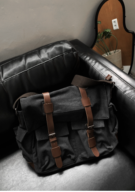 LOOKPLE（ルックプル）の「Hisper 2270 American Magazine Vintage Buckle Crossbody Bag（Bags）」