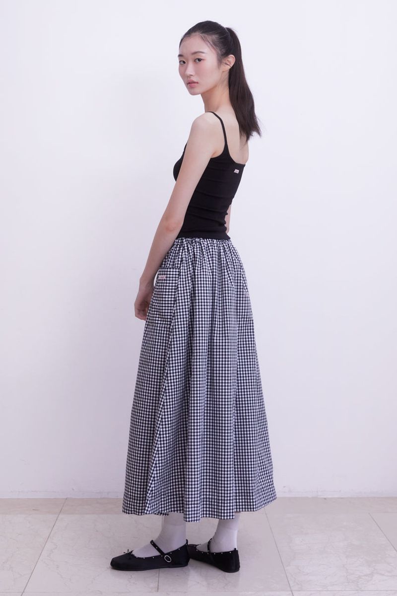 Gingham check pocket shirring Long skirt (BLACK)