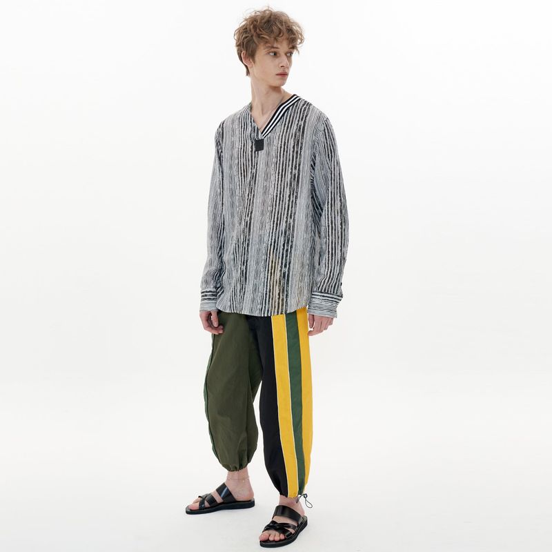 V-neck Shirt [Gray Stripe]