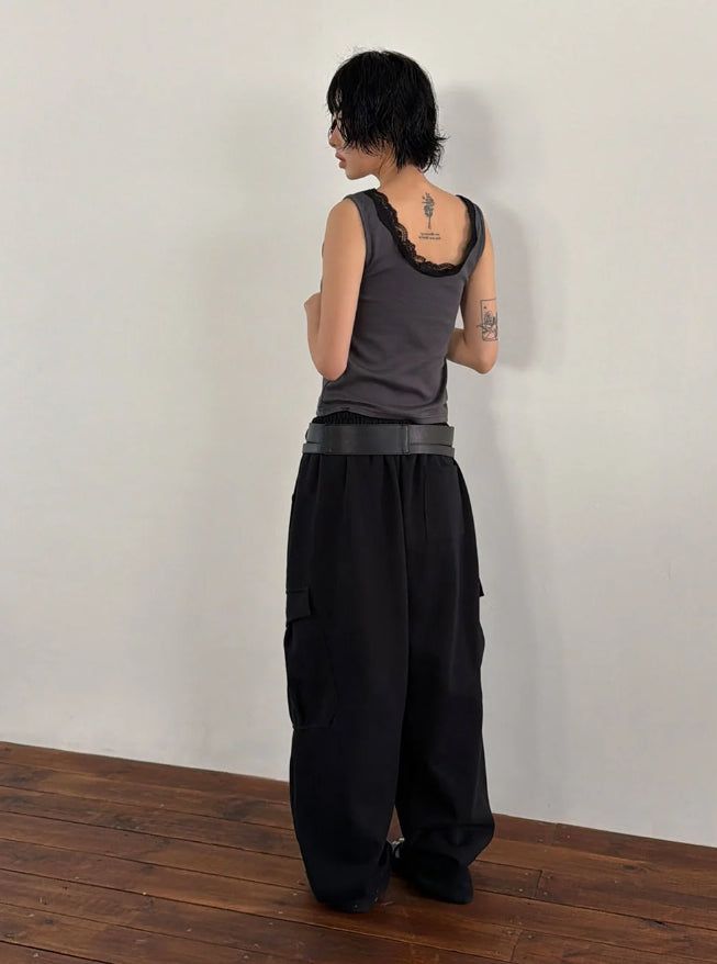 FINE LACE SLEEVELESS