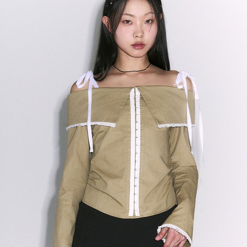 GYEOL（ギョル）の「Hook Off Shoulder Blouse [mustard]（Tops）」