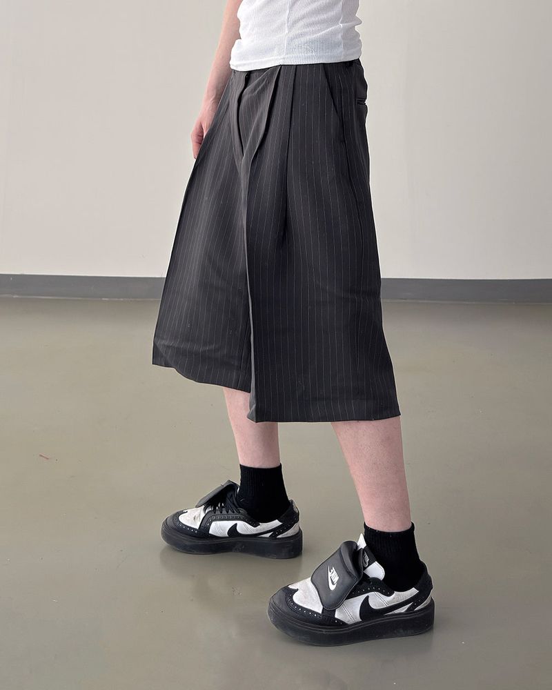 Node Pin Stripe Bermuda Slacks