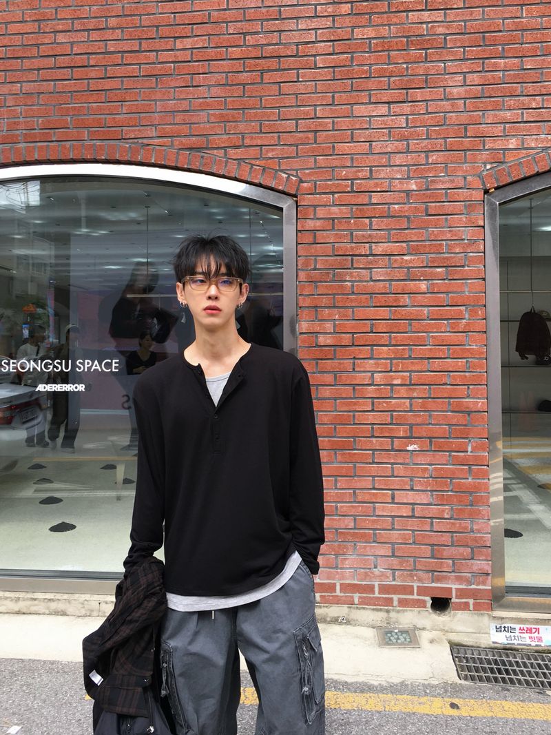 DISCERNMENT（ディサーンメント）の「Moro Dual Layered Henley Neck Long Sleeve 4C（Tops）」