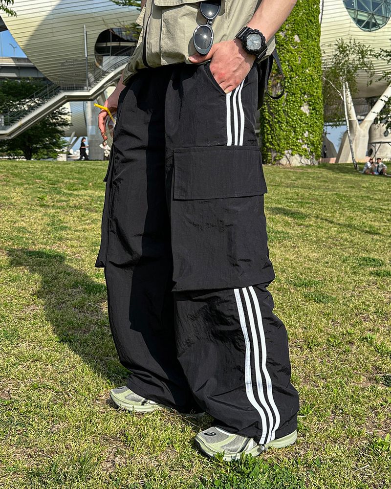JIIGEUM（ジグム）の「ラインナイロン トラックカーゴパンツ - ブラック（パンツ）」