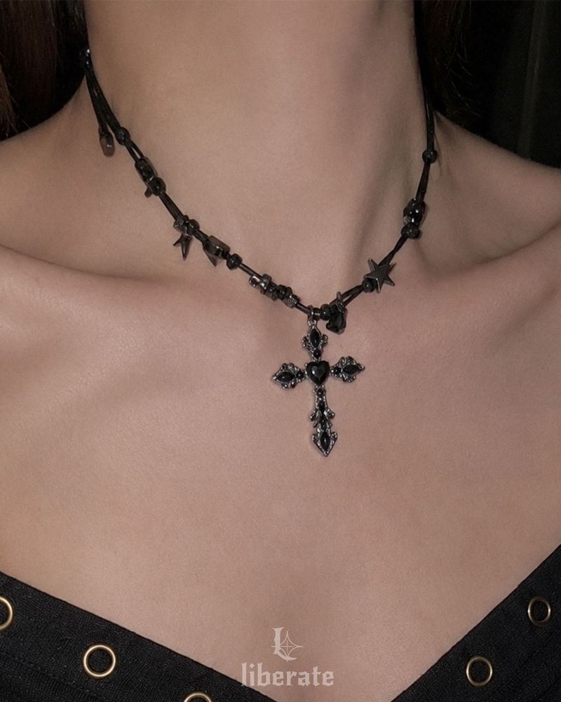 (Double Plating) Kuro Heart Cross Necklace