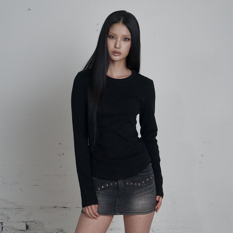Curetty（キュリティ）の「C 90S ライン スリット ネック Tシャツ_BLACK（トップス）」