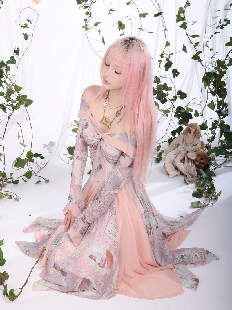 rose island（ローズアイランド）の「Rosé Isle Old-Fashioned Letter Vintage Printed Stretch Mesh Dress with Off-Shoulder Irregular Spliced Hem（Dresses）」